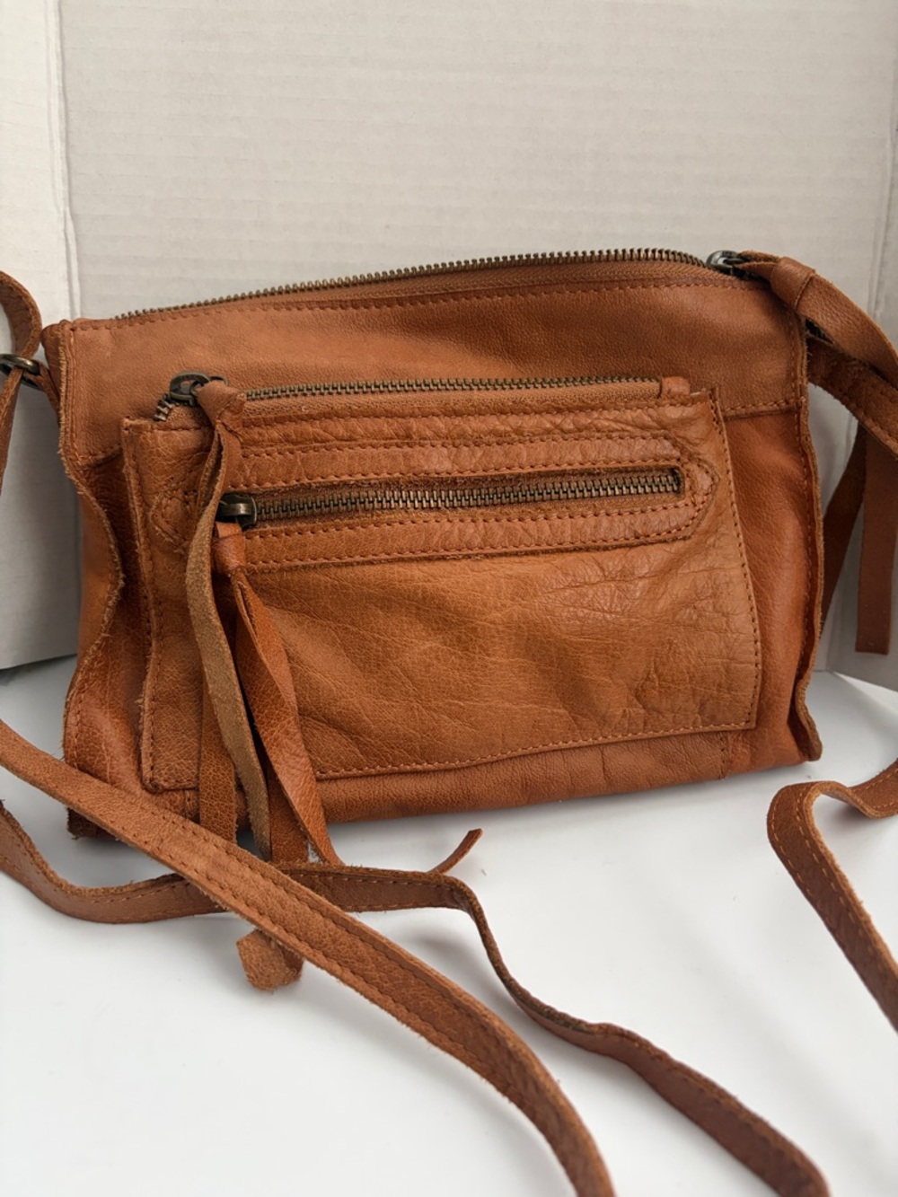 Day & Mood Anni Leather Crossbody Bag in Cognac